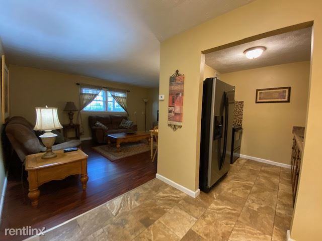 220 Pearson St - Photo 3 of 19