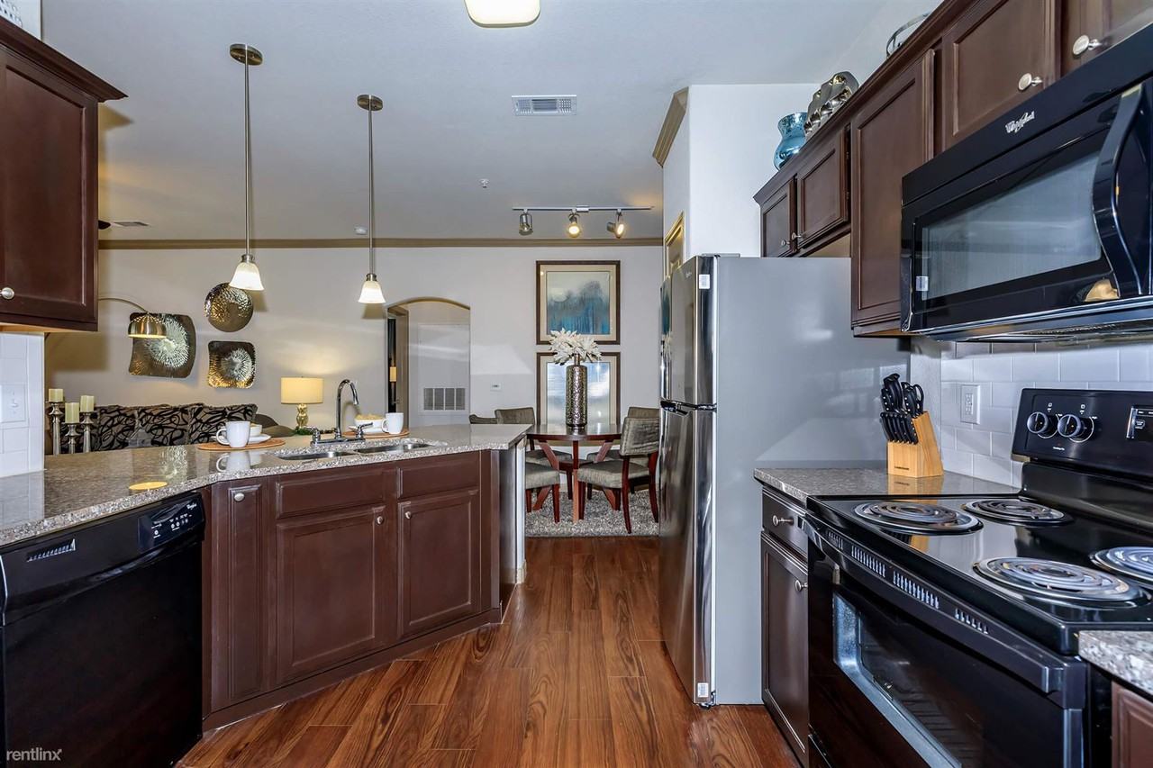 Conroe 160 - Photo 2 of 14