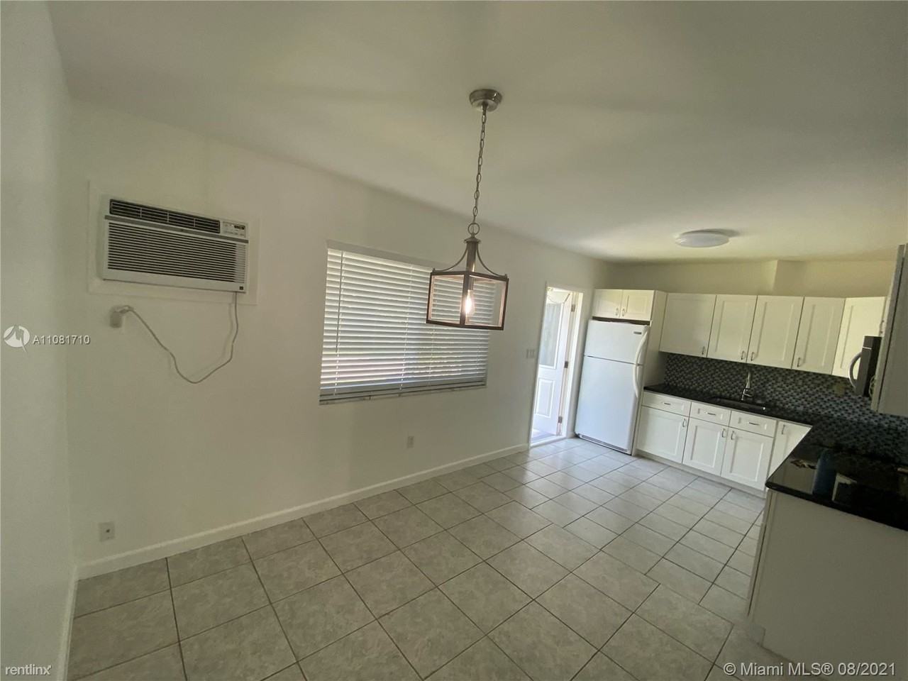2843 Ne 30th St - Photo 2 of 16