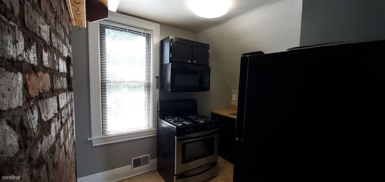 602 Wall Ave - Photo 2 of 11