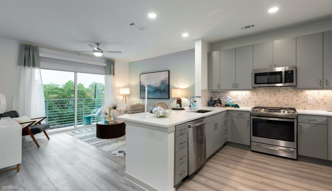 W Dallas, River Oaks Area - Photo 2 of 13