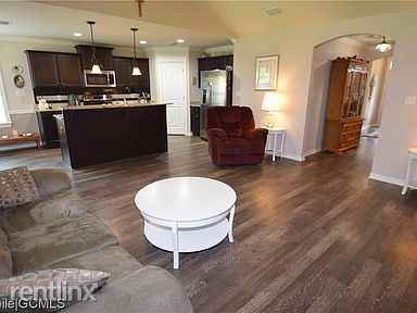 3310 Bloomington Dr - Photo 2 of 14