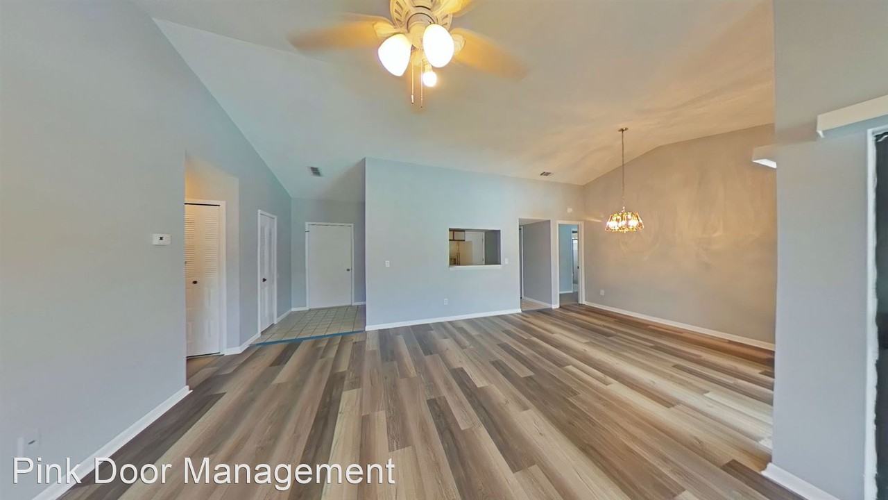 17515 Hillside Dr - Photo 3 of 15