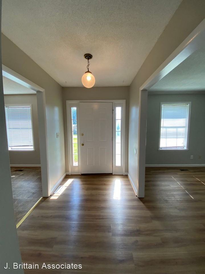 1704 Savannah Dr - Photo 2 of 15