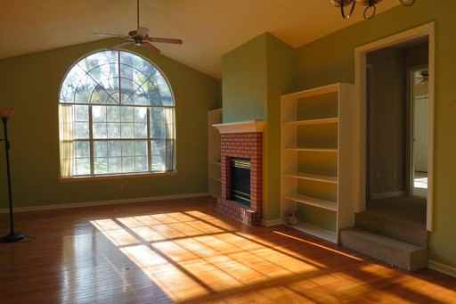 1605 Augusta Dr - Photo 3 of 12