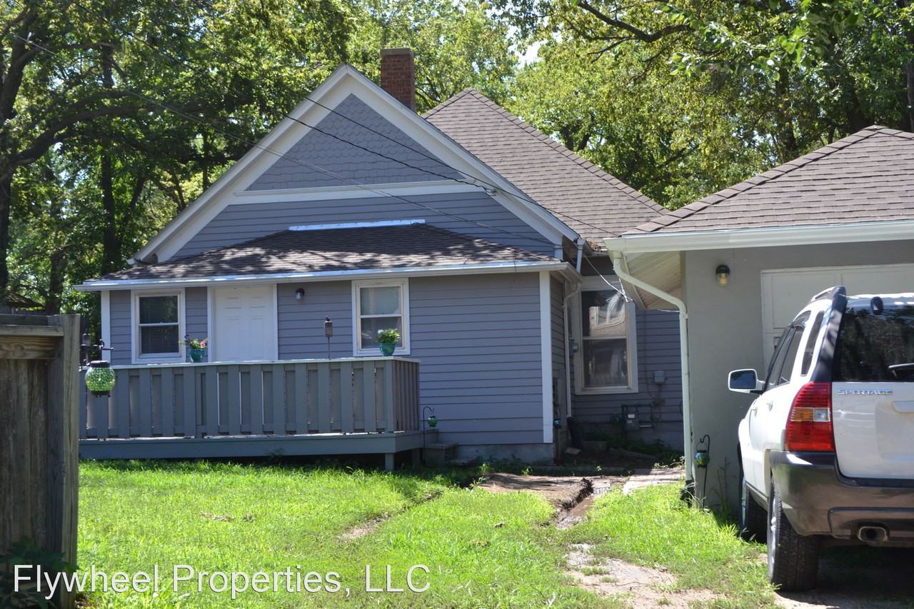 915 Dexter St - Photo 3 of 50