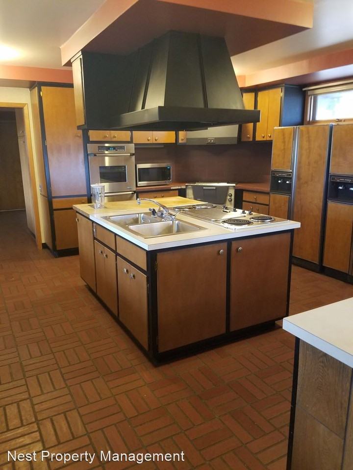 2060 Melrose Ave - Photo 2 of 36