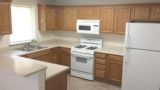 3268 Lyndsey Ln - Photo 3 of 10