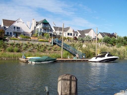 526 N Tomahawk Island Dr - Photo 2 of 9