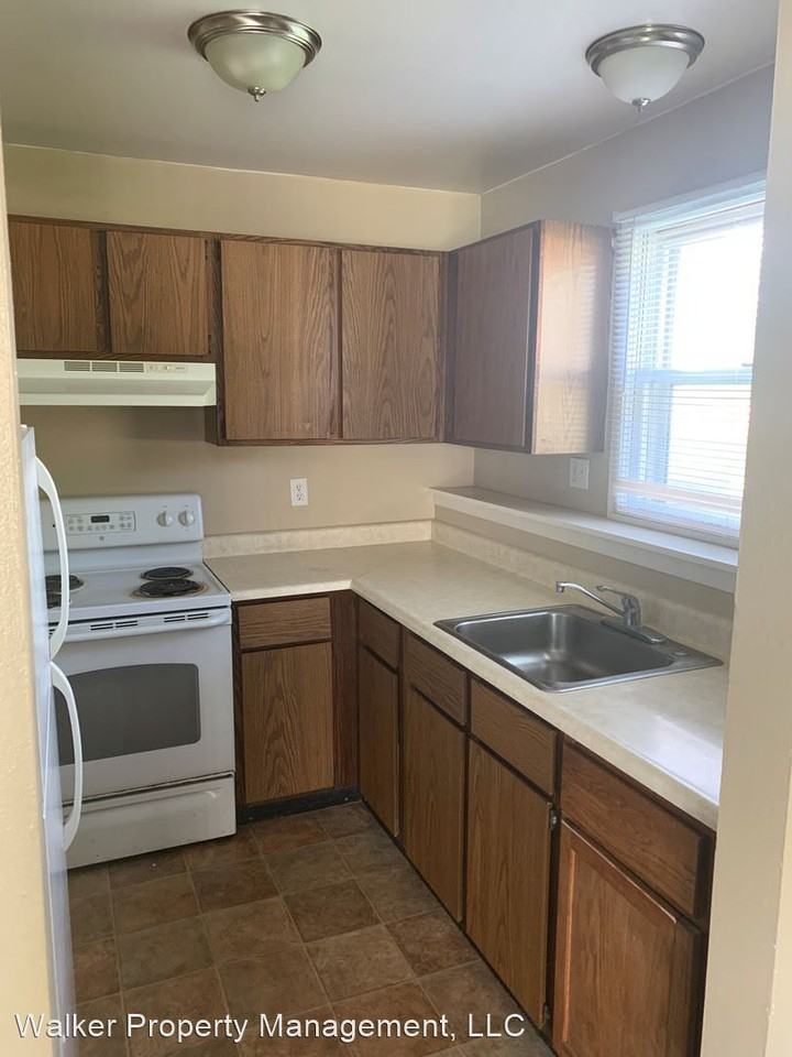 1113 W. Fulton St. - Photo 3 of 11