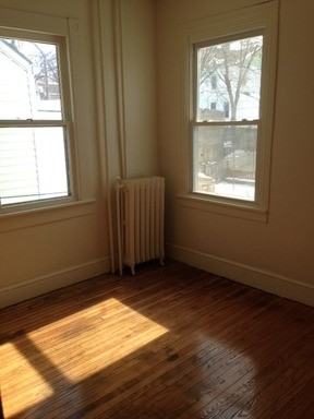 1016 Ferry St - Photo 2 of 5