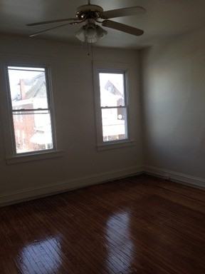 1016 Ferry St - Photo 3 of 5