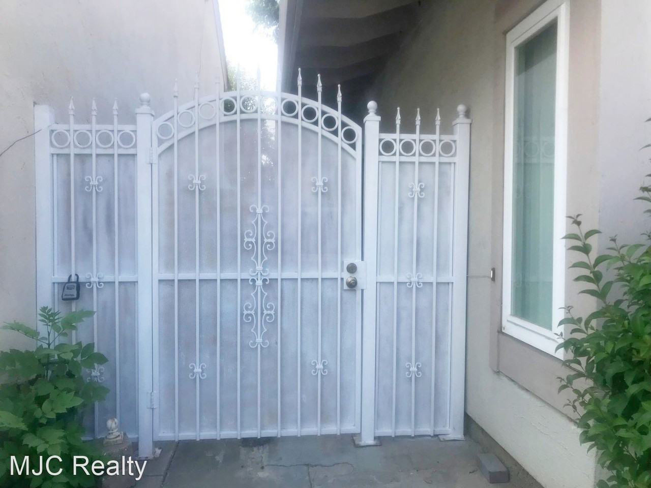 1679 Chesterton Cir - Photo 2 of 21