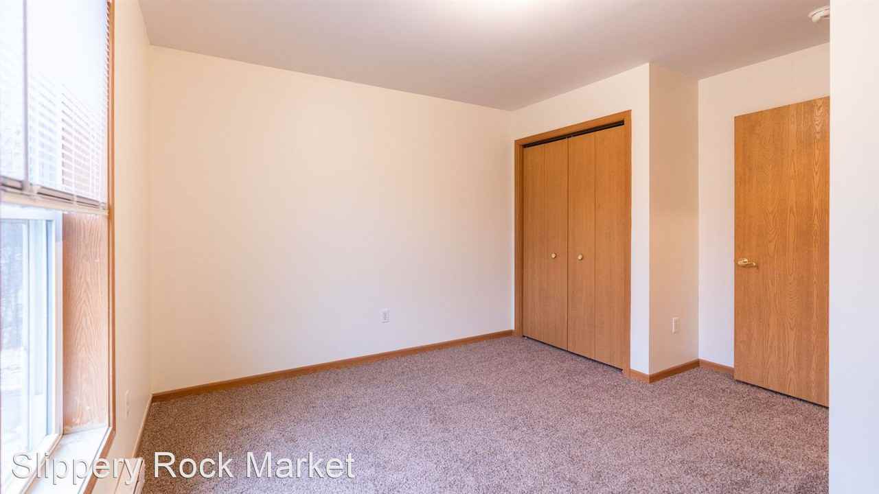 321 Grove City Rd - Photo 2 of 20