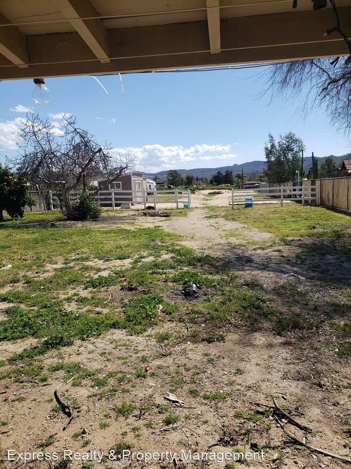 40091 Newport Rd - Photo 3 of 31