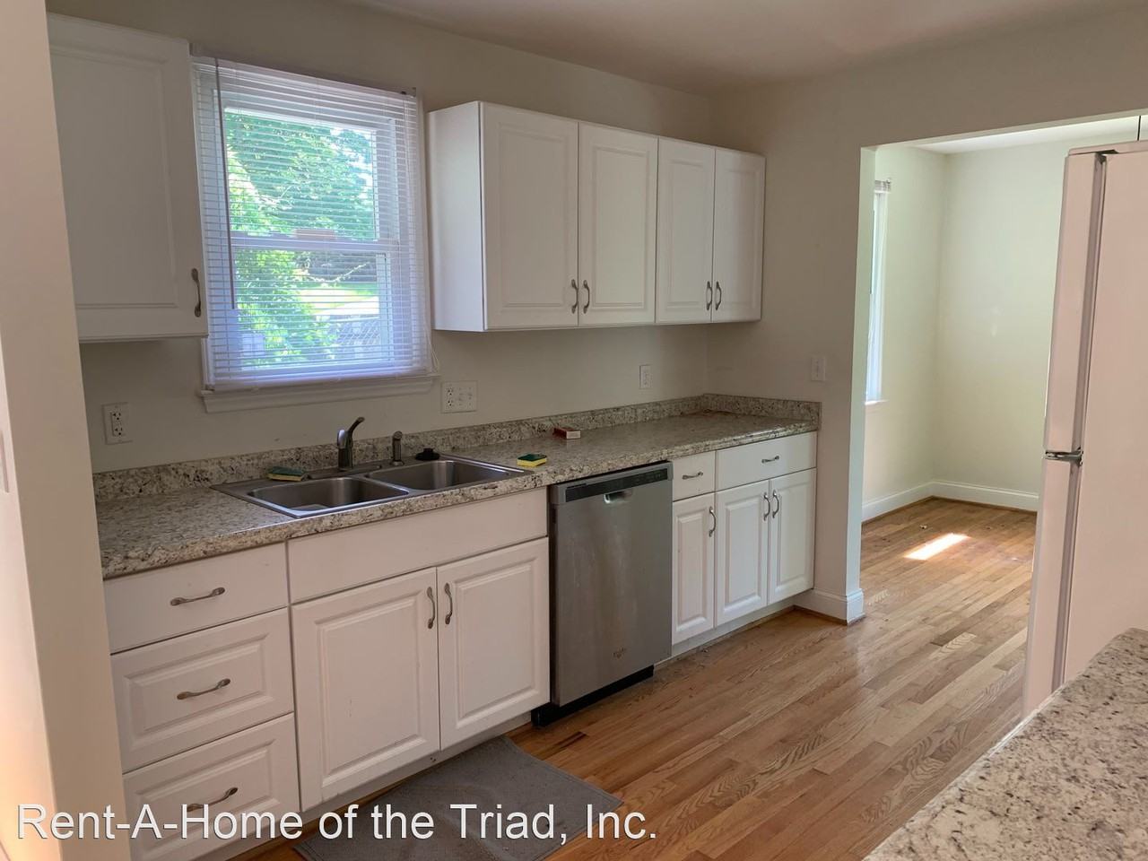 2511 Woodview Dr - Photo 2 of 4