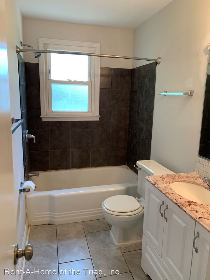 2511 Woodview Dr - Photo 3 of 4