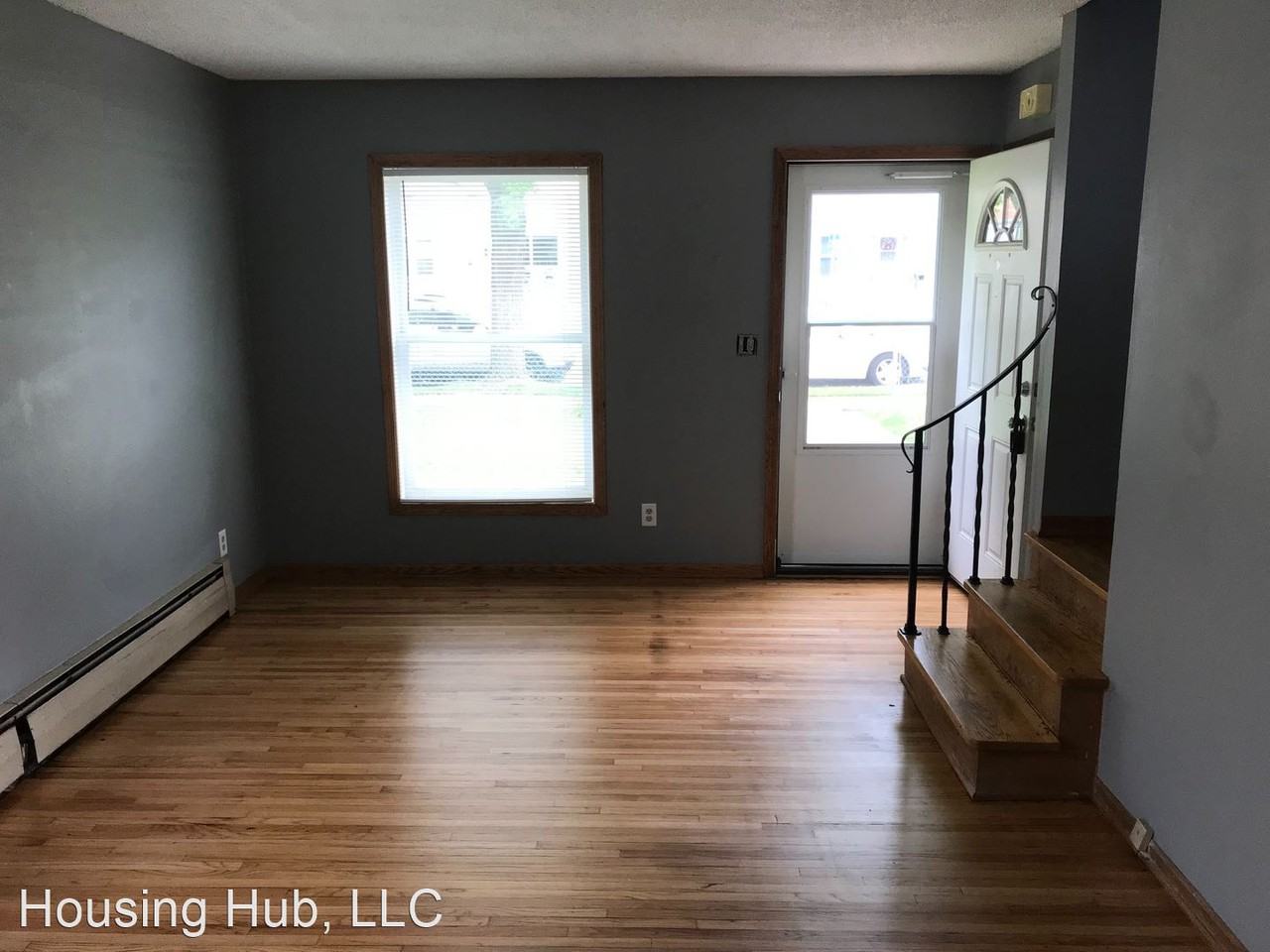 727 Thomas Ave N - Photo 3 of 14