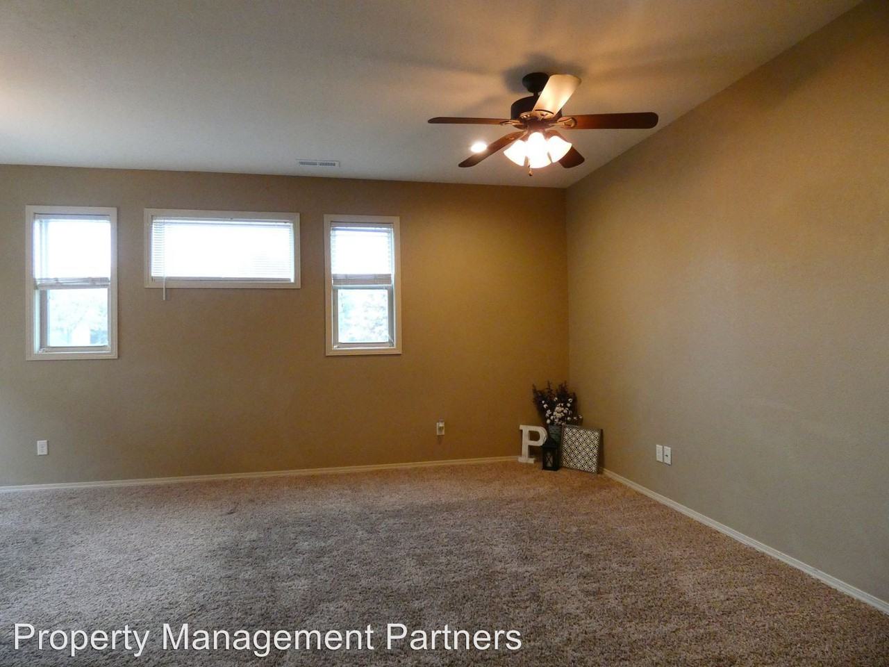 Park Place Town Homes - Photo 3 of 20