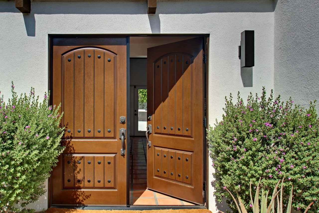 70881 Windsor Cir - Photo 2 of 26