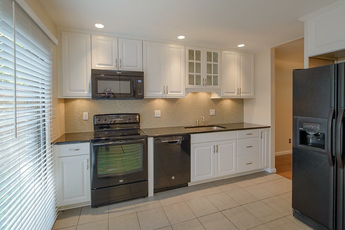 31 Pinehurst Ct - Photo 3 of 20