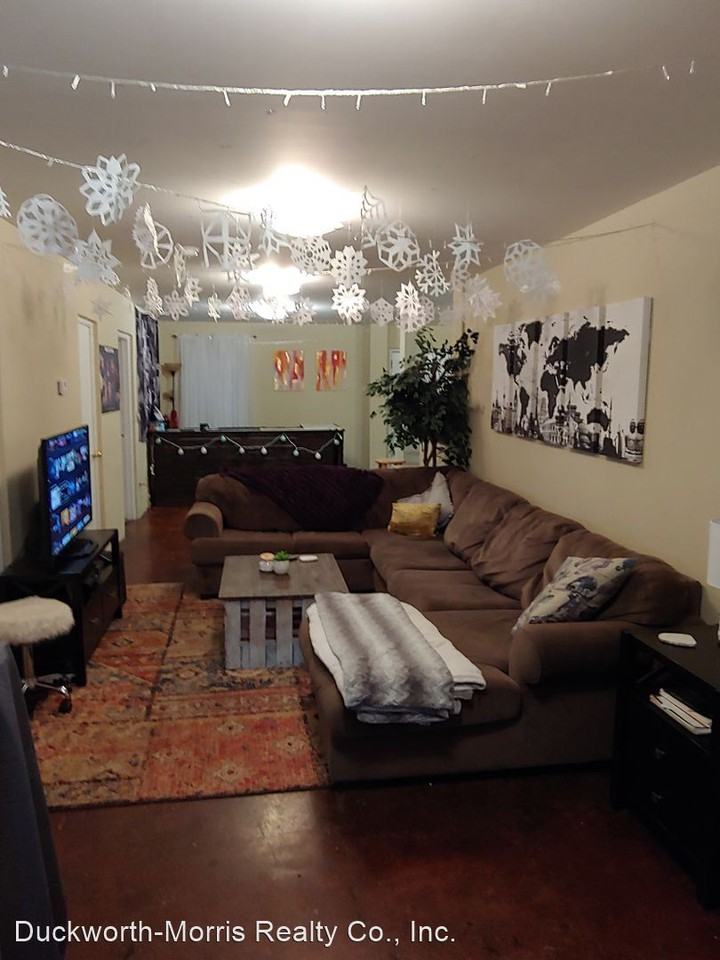 1402 9th Street - Photo 2 of 5