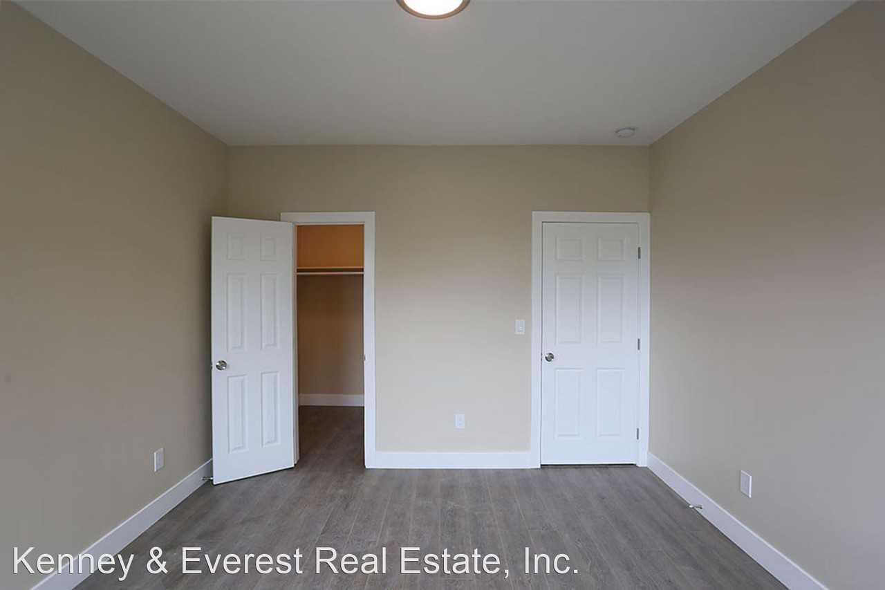 2011 Sacramento - Photo 3 of 10