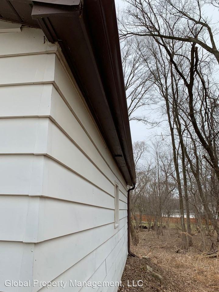 10110 28th Ave - Photo 2 of 5