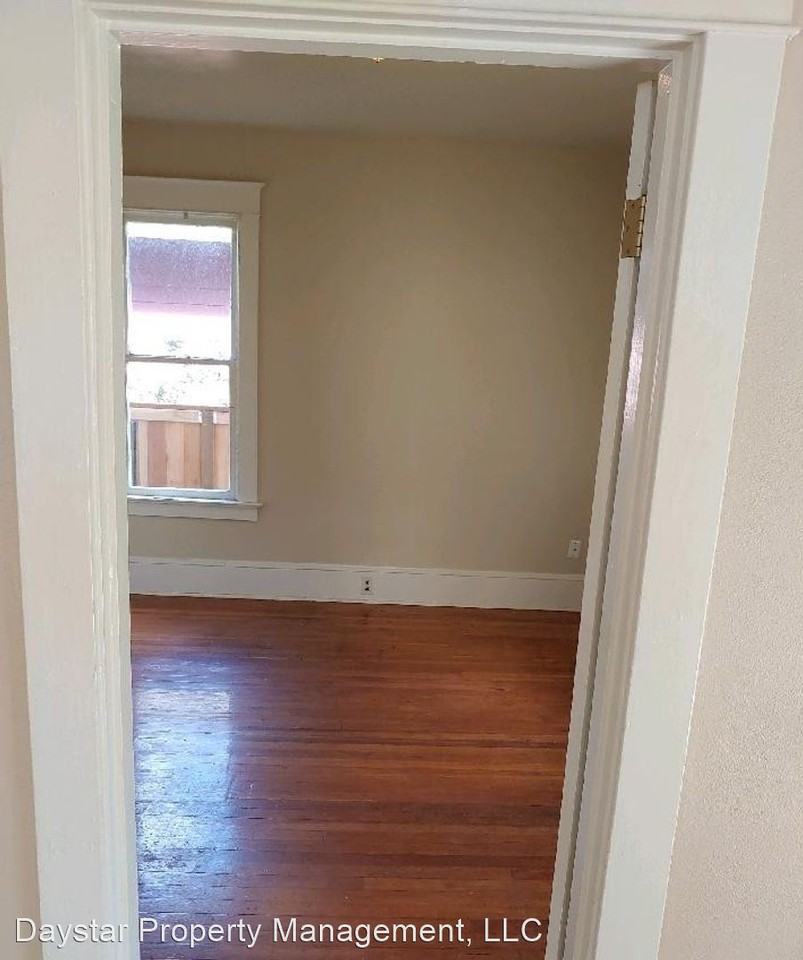 1715 N Watts St - Photo 2 of 6