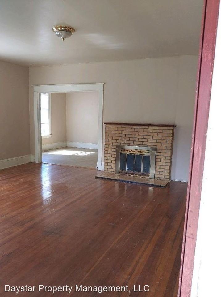 1715 N Watts St - Photo 3 of 6