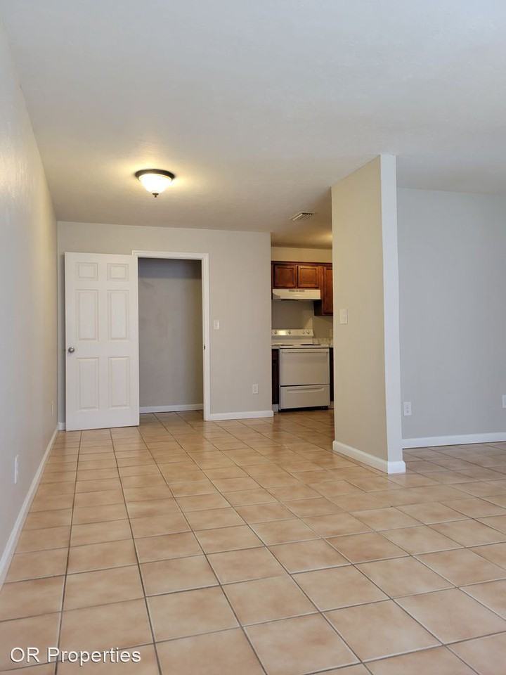 1003 SW 59TH TER - Photo 3 of 6