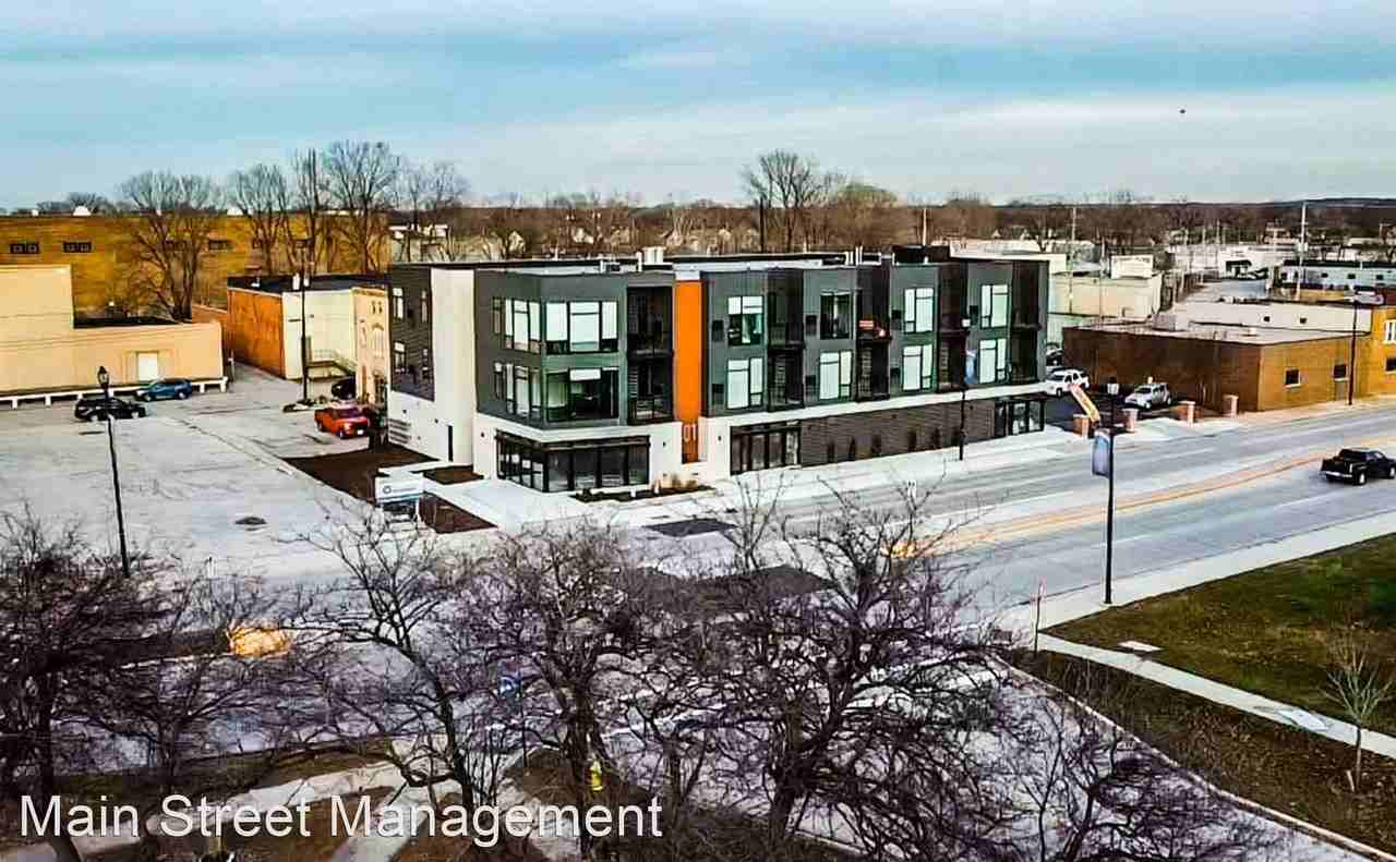 901 Main - Photo 2 of 13