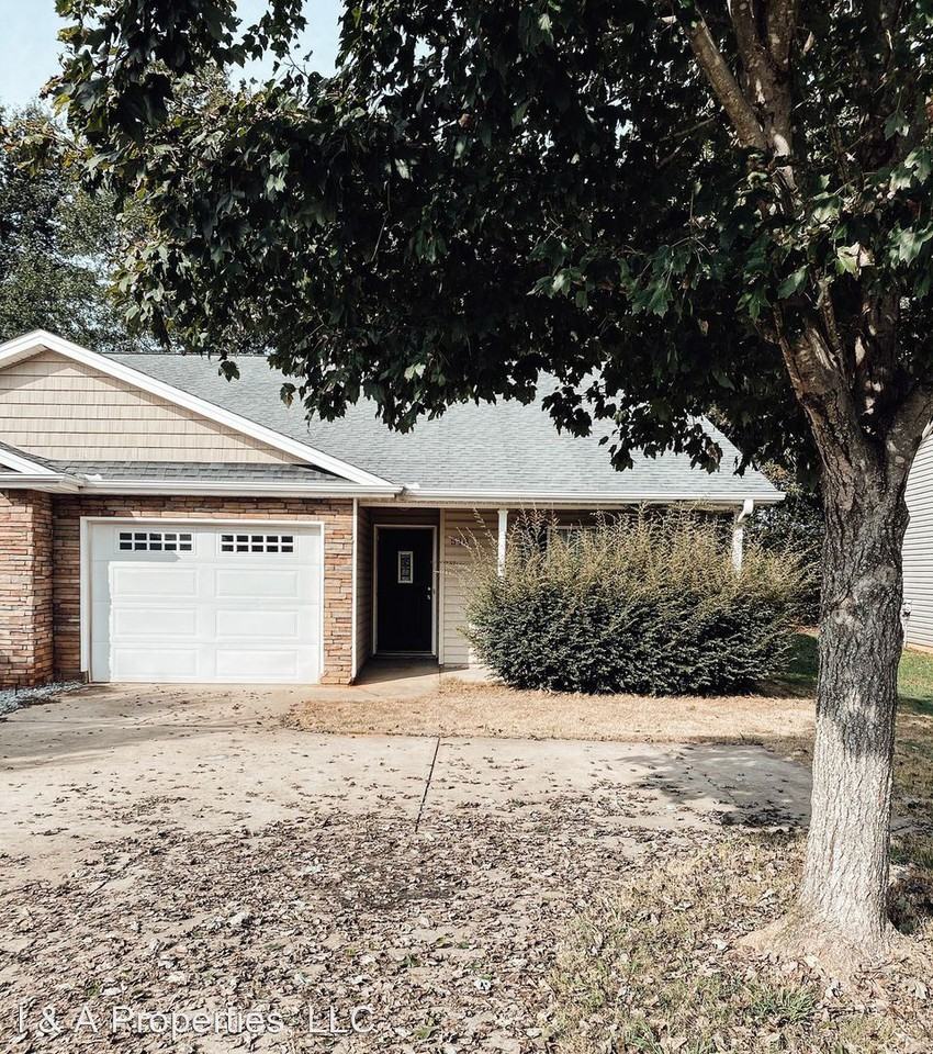 Seays Crest Dr - Photo 2 of 24