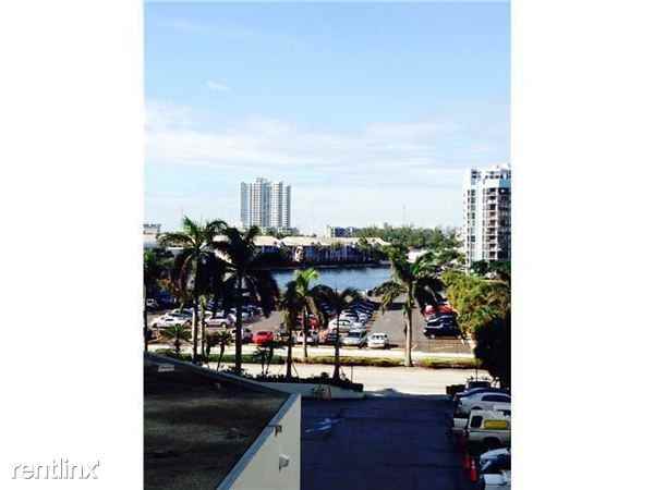 3725 S Ocean Dr - Photo 2 of 10