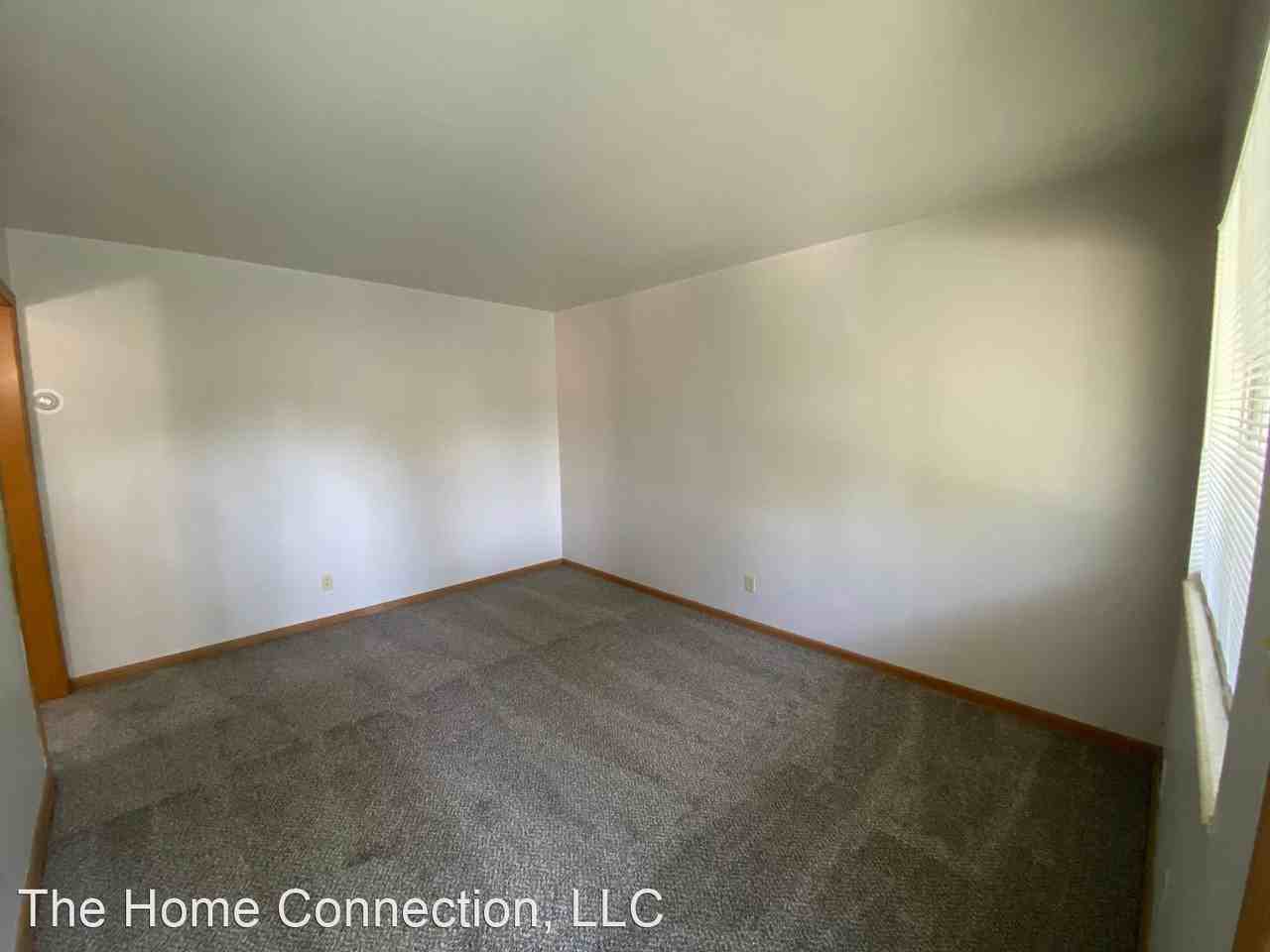 824 NE 68th St - Photo 2 of 7