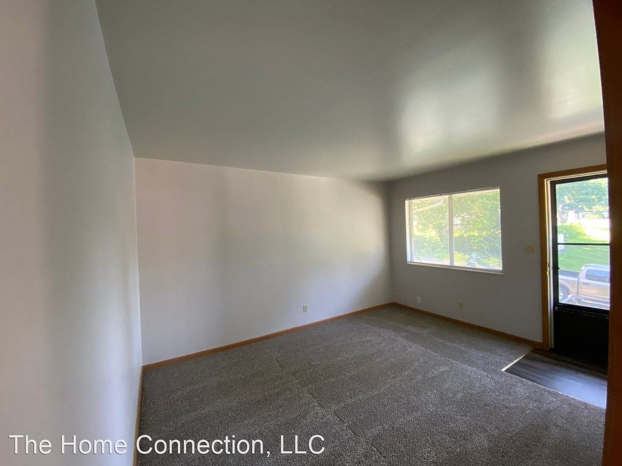 824 NE 68th St - Photo 3 of 7