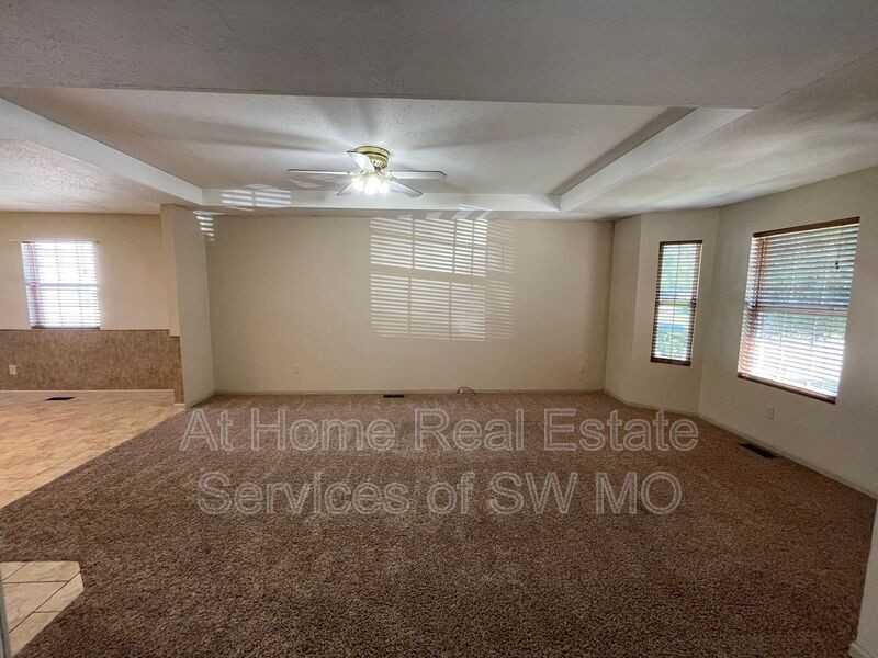 831 S Timber Ridge Dr - Photo 2 of 13
