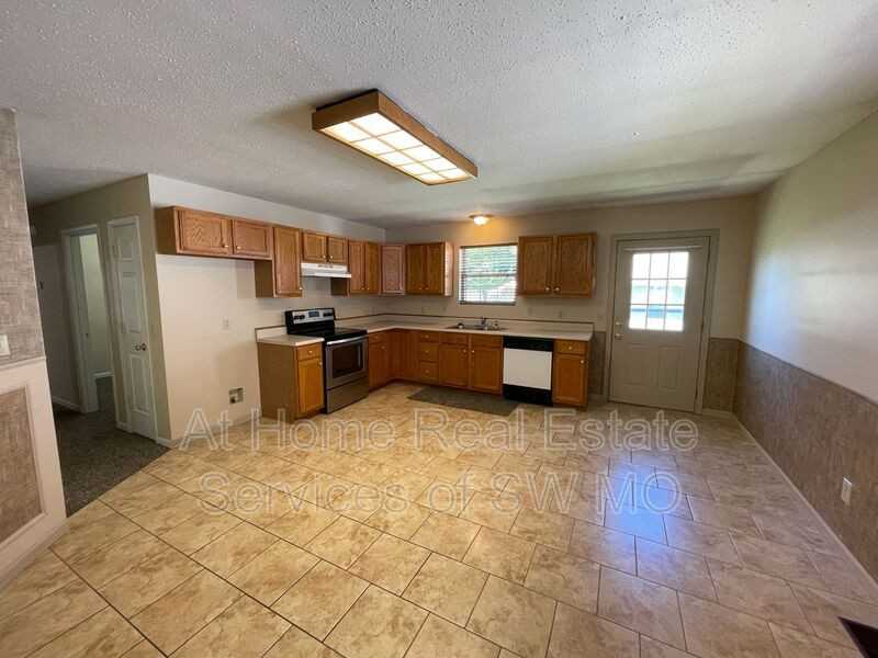 831 S Timber Ridge Dr - Photo 4 of 13