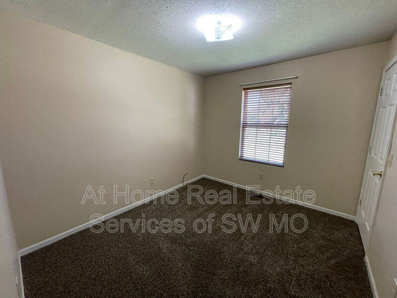 831 S Timber Ridge Dr - Photo 7 of 13