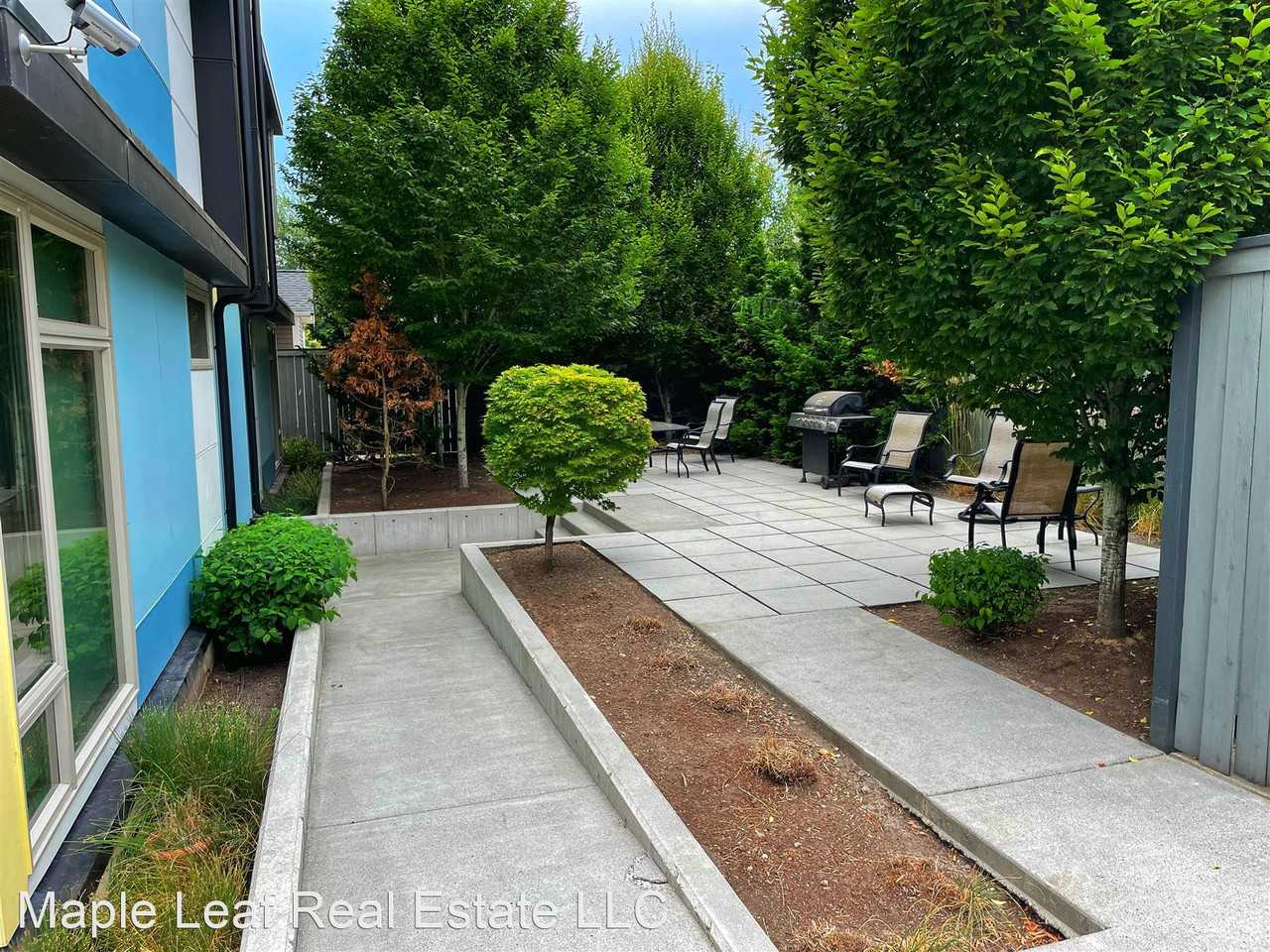 To view a virtual tour of this property, copy and paste the following link in your browser: - Photo 3 of 4