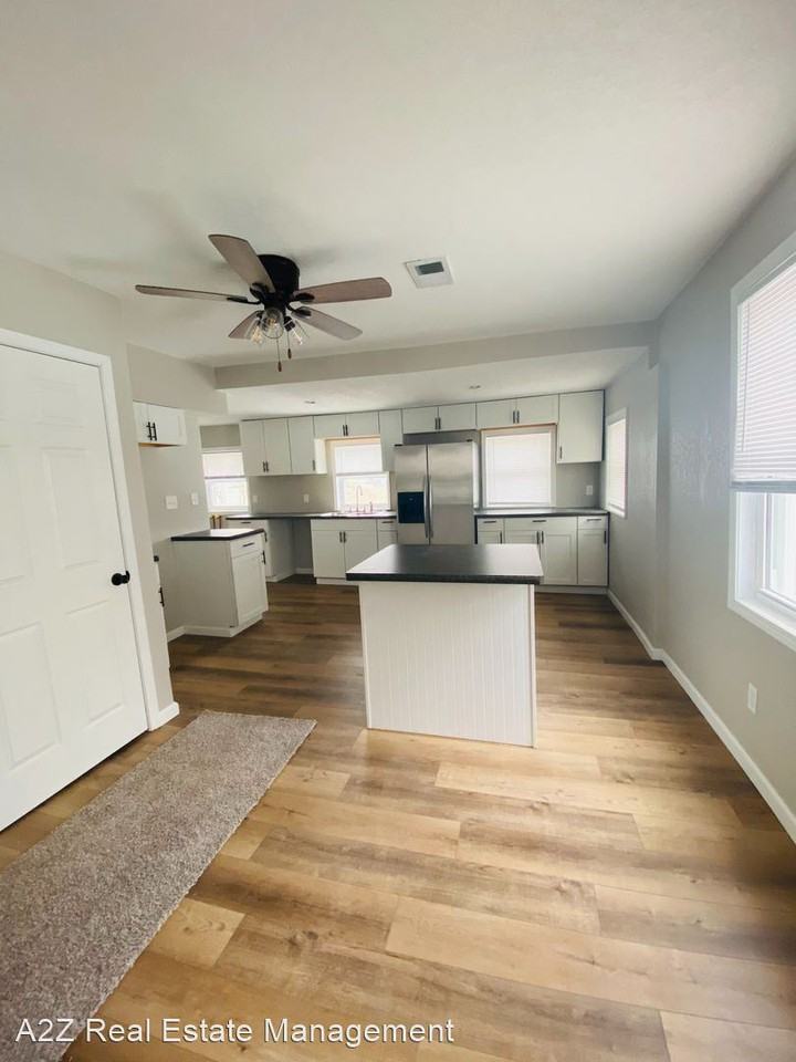 1117 Spring St - Photo 3 of 9