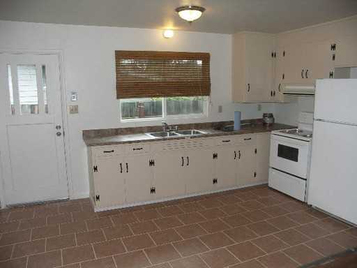 619 Hendley St - Photo 2 of 17