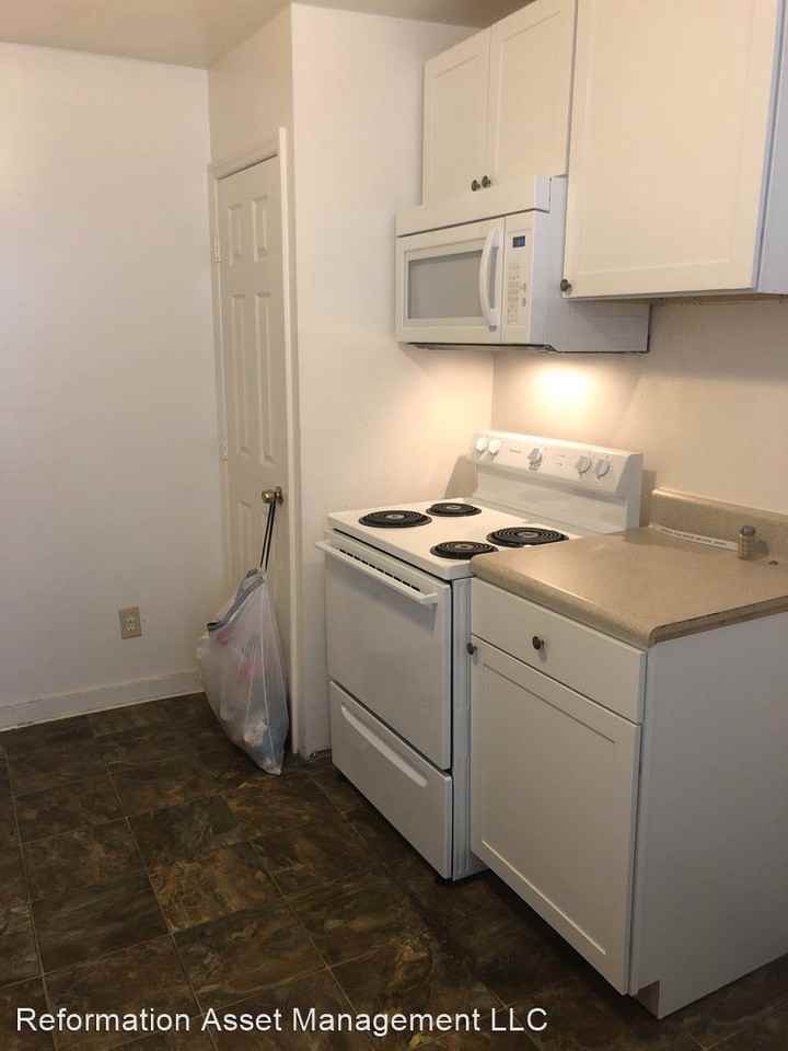 1220 S Roxboro St - Photo 3 of 4