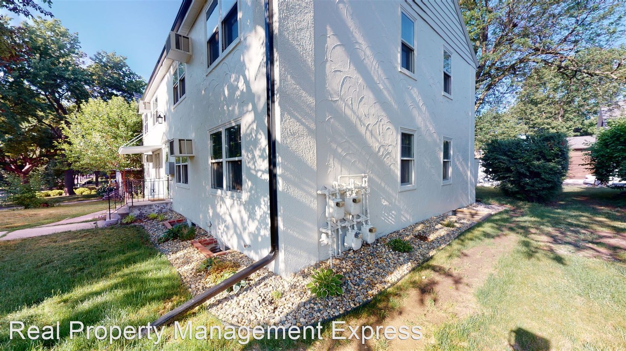 321 N Duluth Avenue - Photo 3 of 3