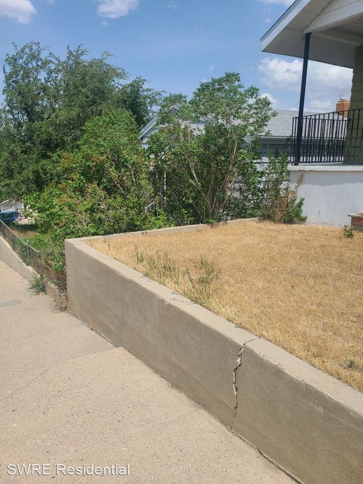 825 Rhode Island Ave - Photo 3 of 35
