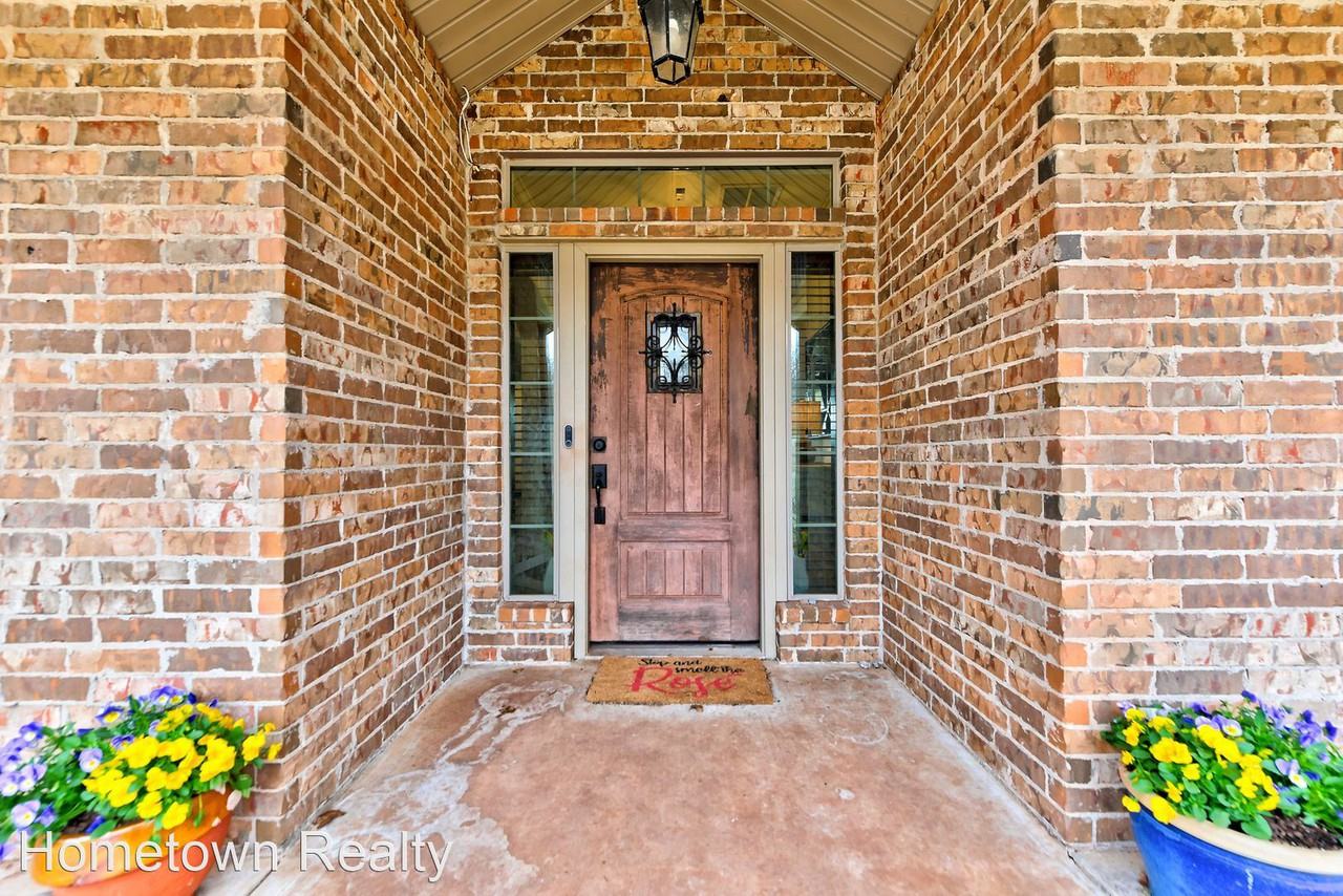 5600 Royal Dr - Photo 3 of 45