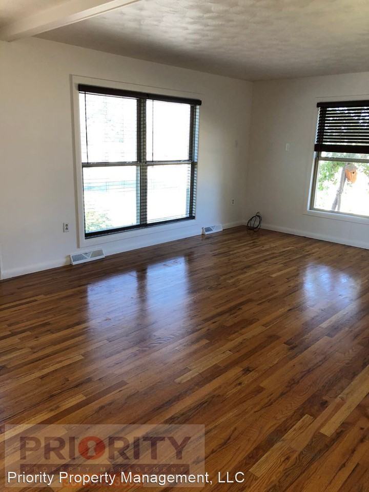 100 E Crook St - Photo 2 of 20