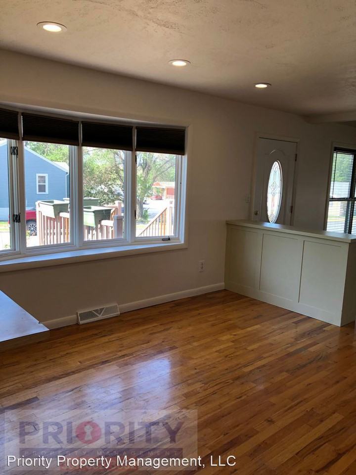 100 E Crook St - Photo 3 of 20