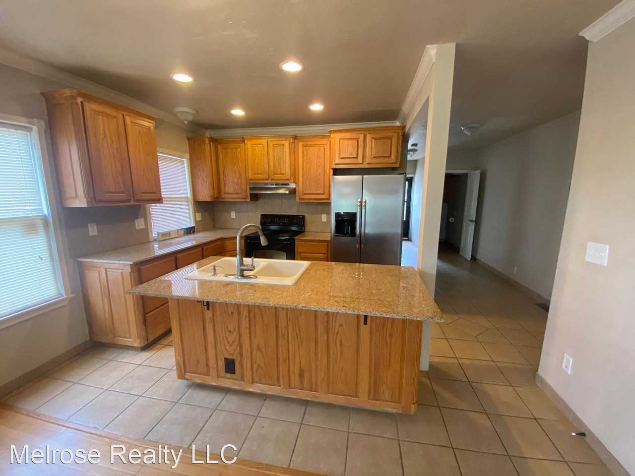 110 Nw 16th St - Photo 3 of 6