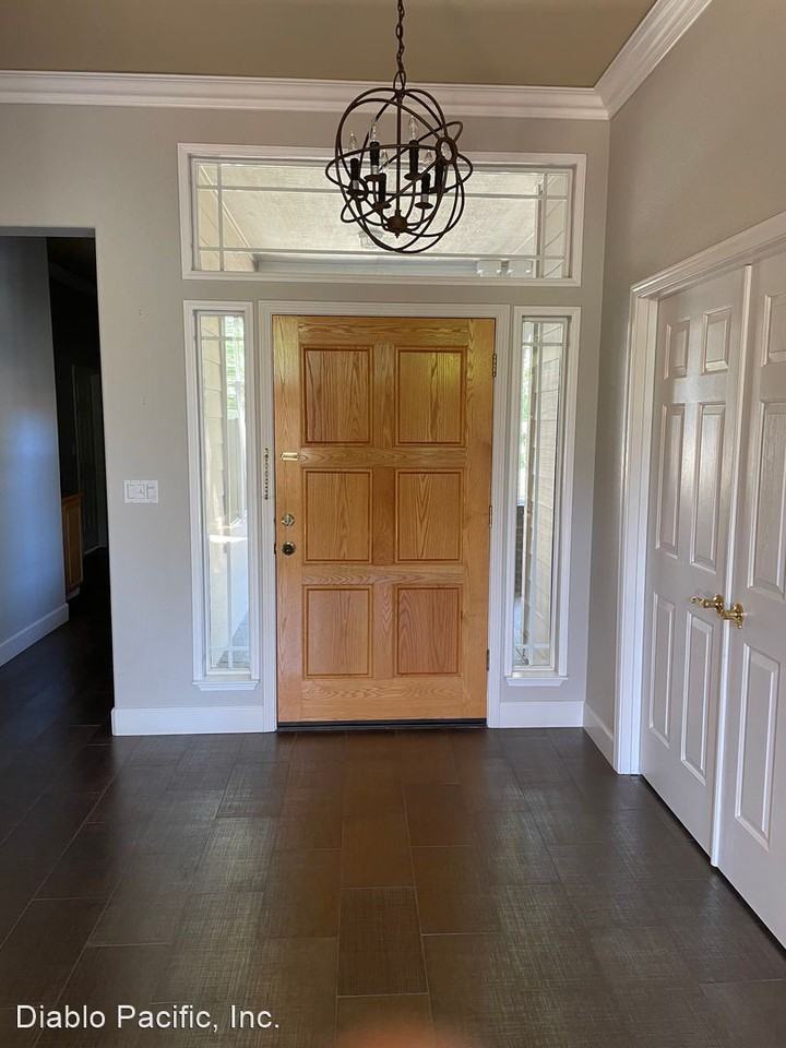 3728 Shadowbrook Ct - Photo 2 of 47